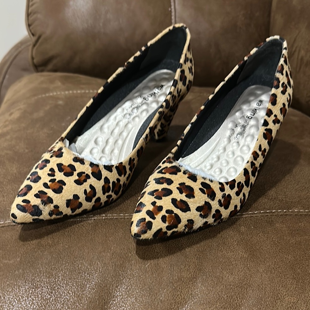 Walking Cradle Leopard Print Women's Shoes Size 9.5. New in box.